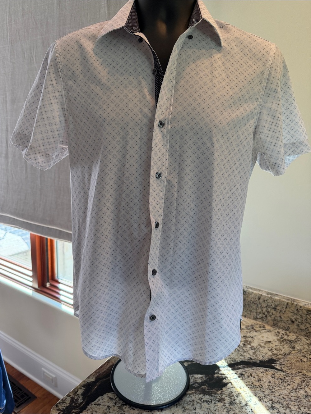 Men's Short-Sleeve White Micro-Pattern Button-Down Shirt